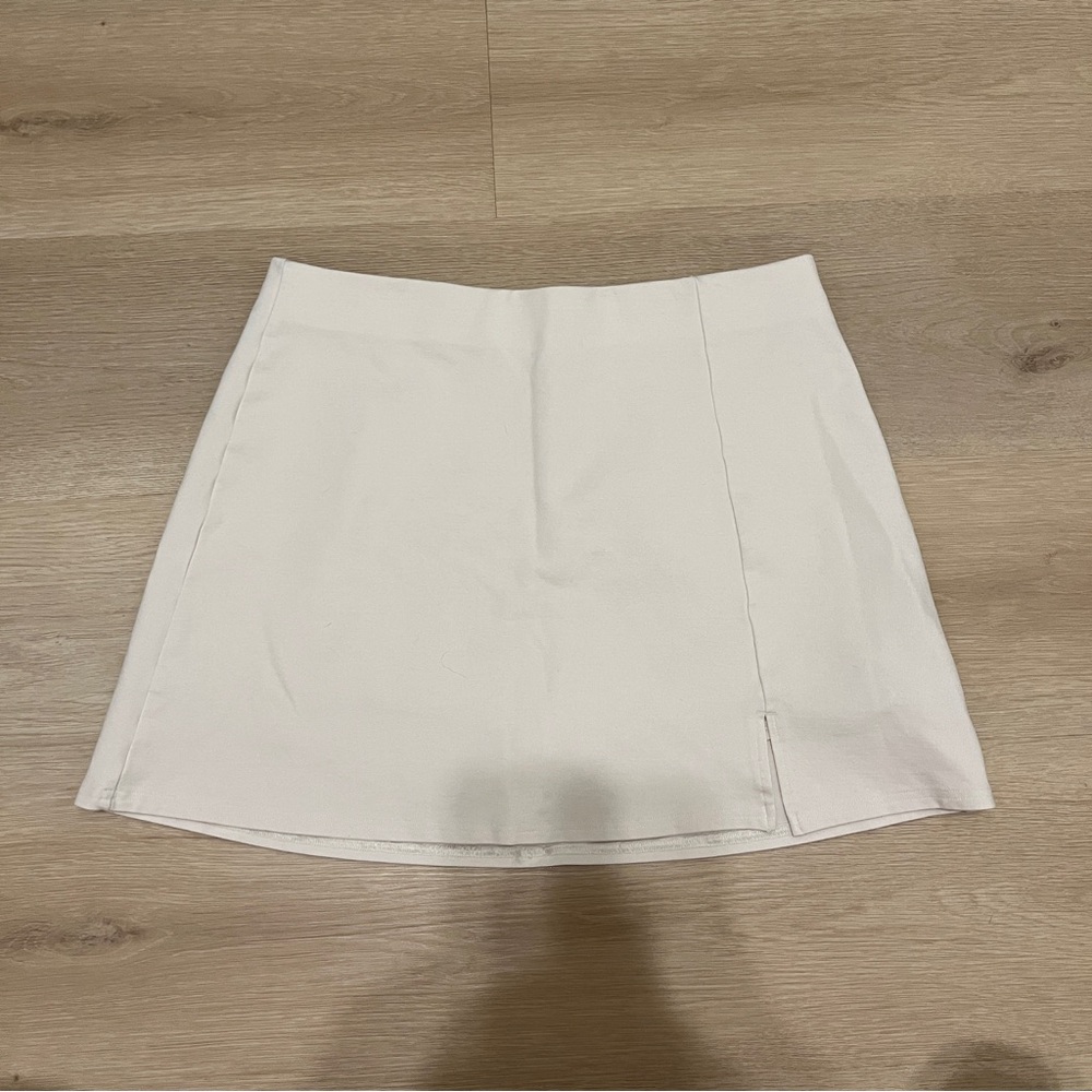 American Eagle Cream Skort